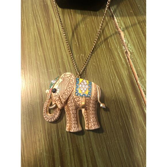 Vintage Resin Ornate Elephant Trunk Up Gold Tone Pendant Necklace - Picture 2 of 4